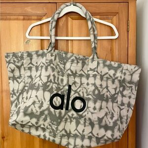 ALO Yoga Abstract Gray Tote Bag
